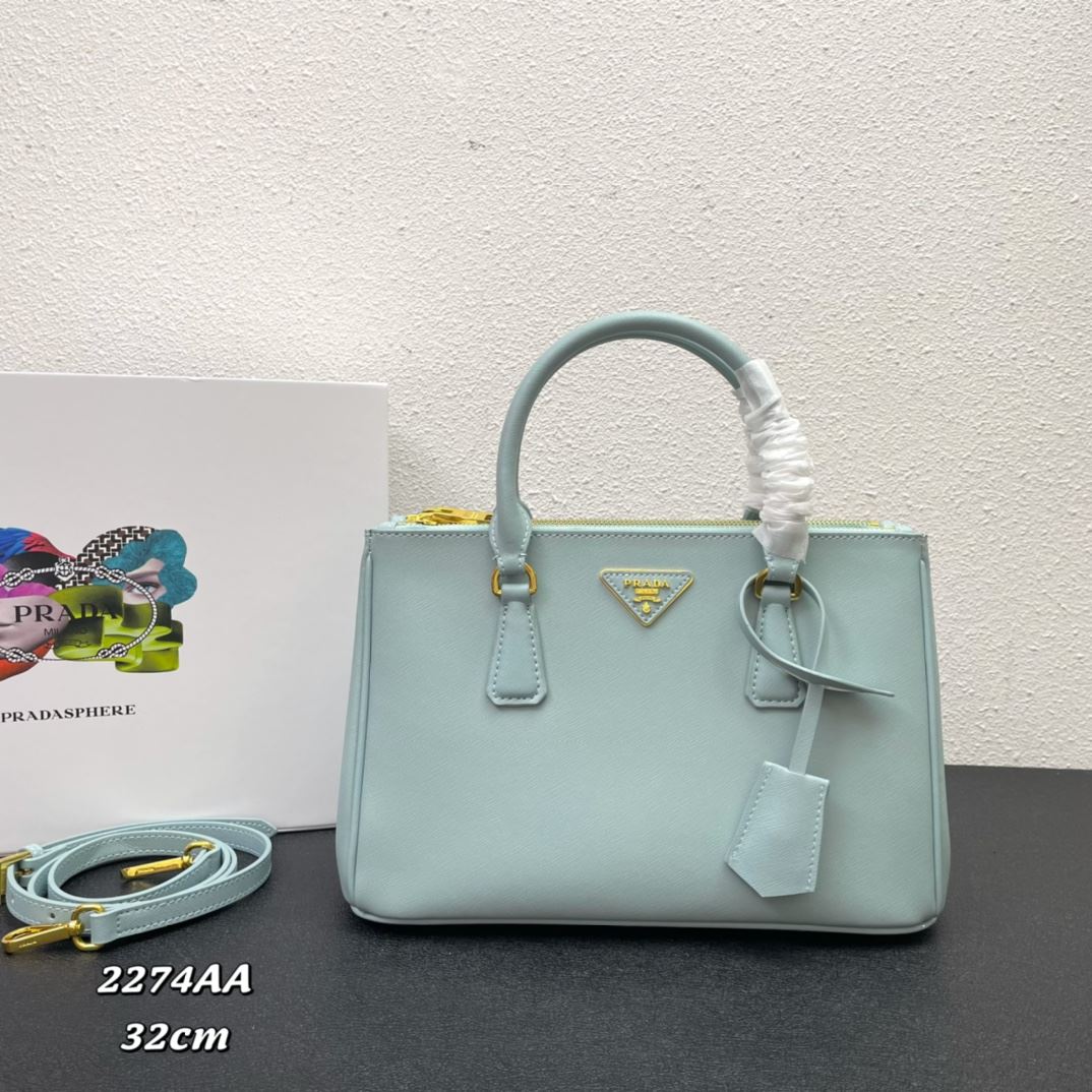 Pra*a shopping bags